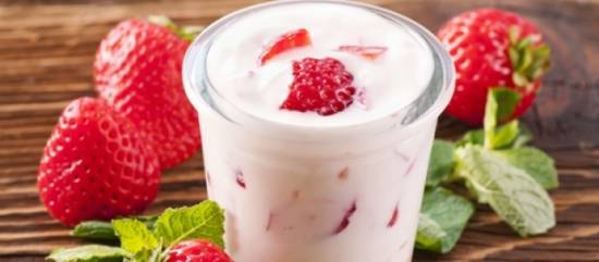 Yoghurtshake met rode vruchten recept