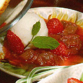 Aardbeien met ijs en rabarbercompote recept