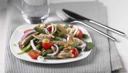 Salade met boontjes&comma; groene asperges en makreel recept ...