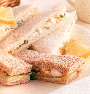 Elegante sandwich met ei en tonijn recept