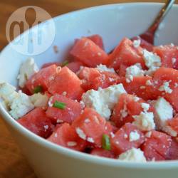 Salade van watermeloen, feta en lente-ui recept