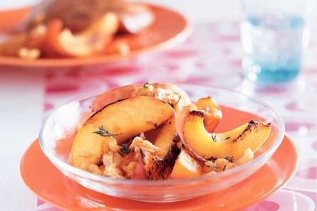 Geroosterde perziken met noten