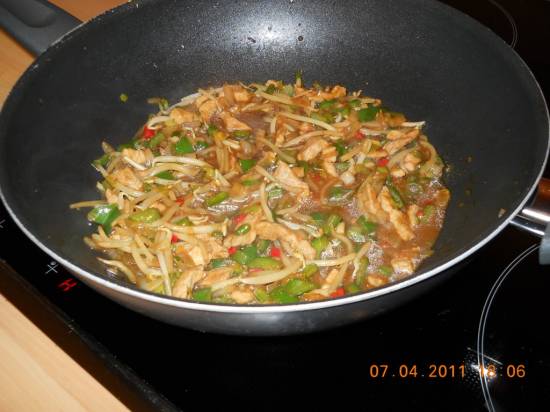 Kip wok gerecht uit singapore recept