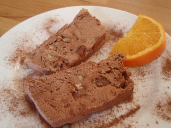 Chocolade-ijs met noten en sinaasappel recept