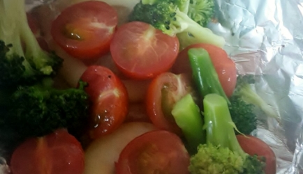 Zalm met broccoli en tomaat uit de oven recept