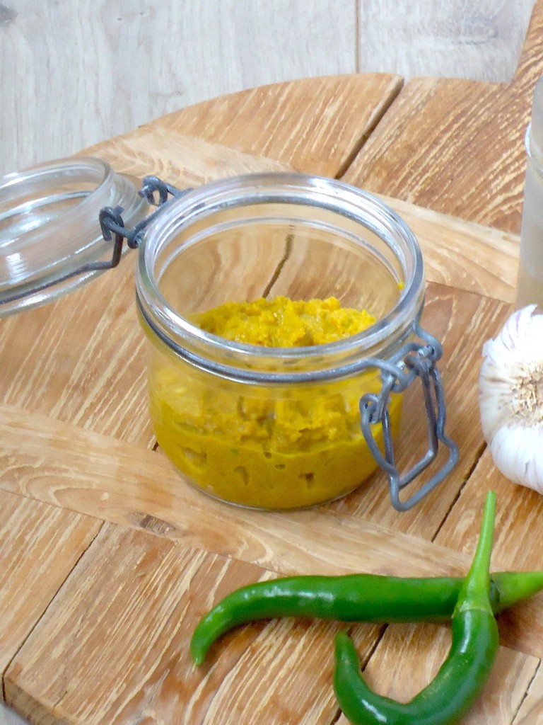 Diy: maak je eigen currypasta