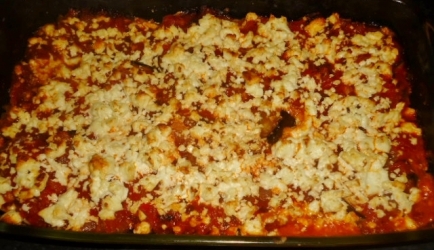 Ovenschotel met aubergine feta en tomatensaus recept