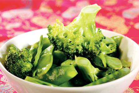 Broccoli en peultjes met hoisinsaus