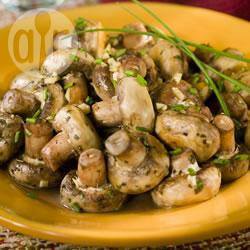Gesauteerde champignons in knoflook