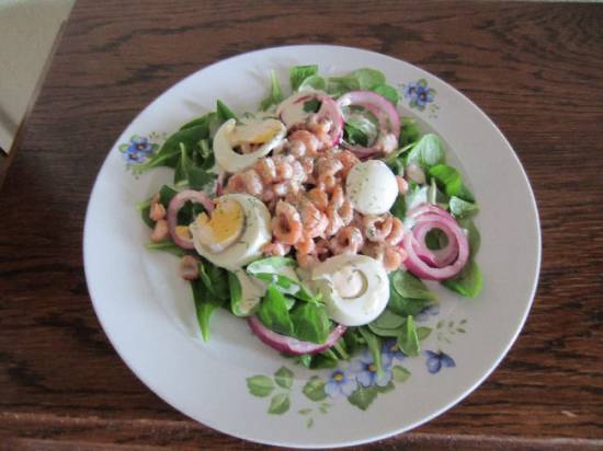 Salade van veldsla en hollandse garnalen recept