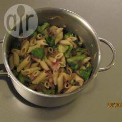 Penne met broccoli, ansjovis en spek recept