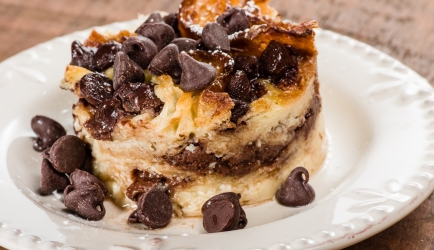 Bread & butter pudding met chocolade recept