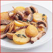 Gebakken aardappelen met paddestoelen en ui recept