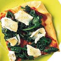 Plaatpizza met spinazie en brie recept