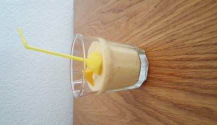 Cool summer kokos-mango smoothie recept