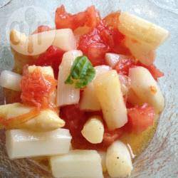 Warme aspergesalade met tomaat recept