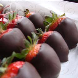 Aardbeien met een chocoladelaagje recept
