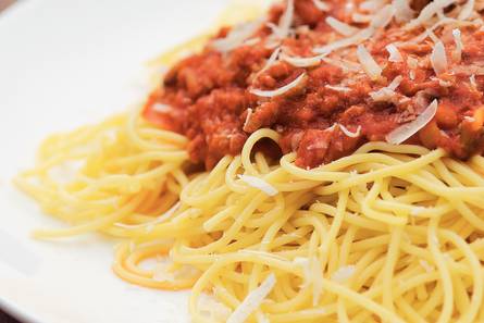 Tante greets spaghetti bolognese