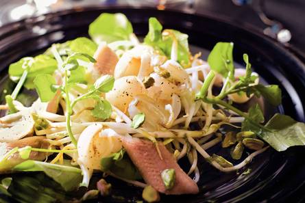 Salade met paling, taugé en lychees
