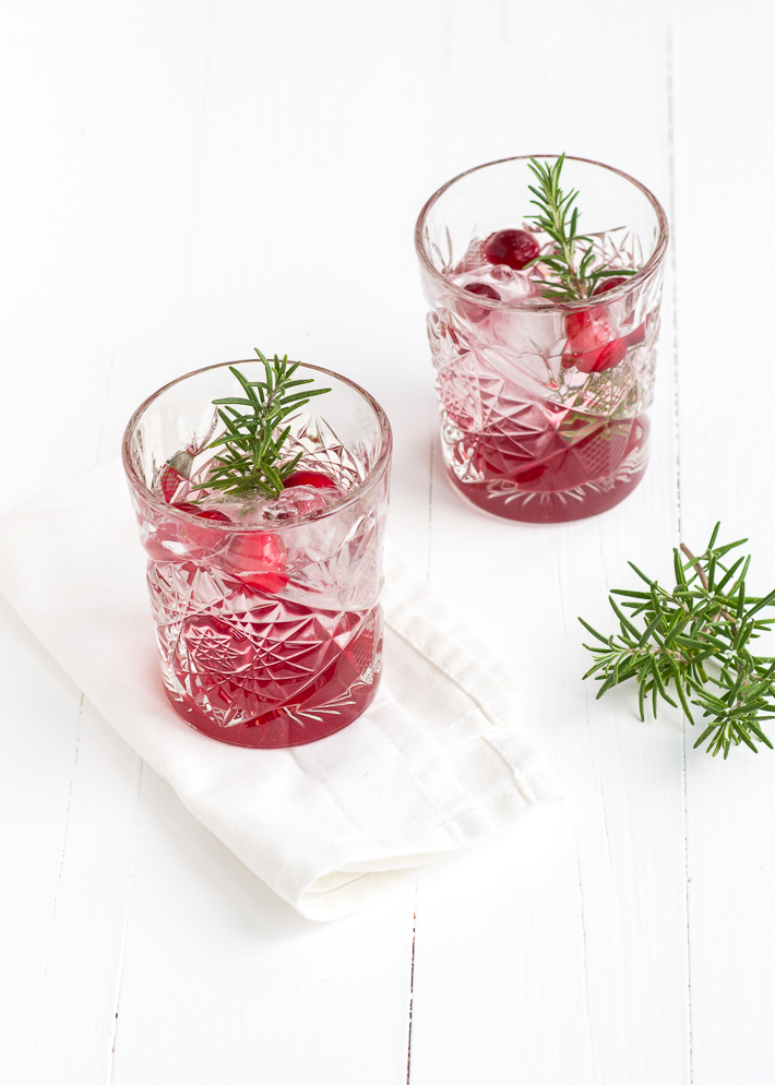 Kerstcocktail: cranberry gin-tonic
