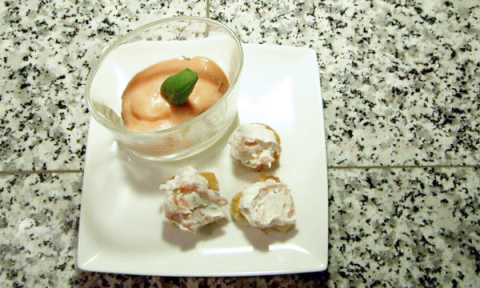 Mousse van mozzarella met espuma van tomaat