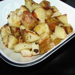 Gebakken aardappelpartjes met olijven en feta recept