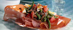 Mediterrane salade met rauwe ham, mortadella en salami recept ...