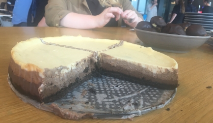 Triple chocolate layered cheesecake. recept