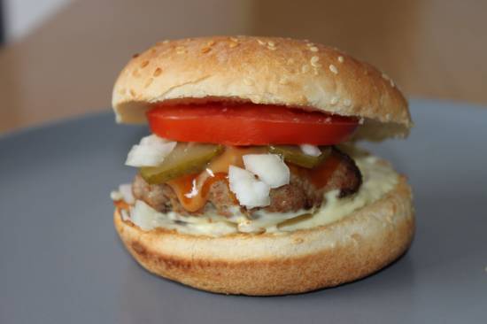 Hamburger met pindasaus recept