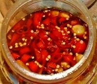 Chinees zelf ingemaakte rode pepers met veel knoflook. recept ...