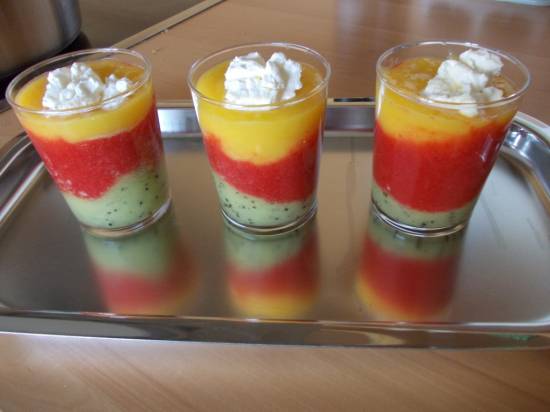 Toetje tricolore ( aardbeien-mango-kiwi) recept