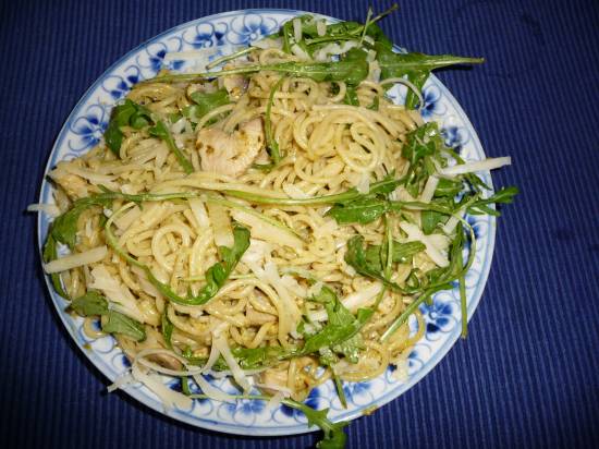 Spaghetti met kip & pesto recept