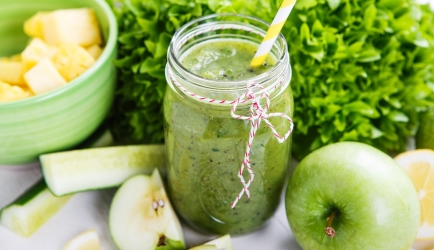 Groene smoothie met spinazie en fruit recept