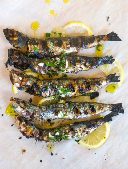 Verse sardines gegrild met salmoroglio saus recept