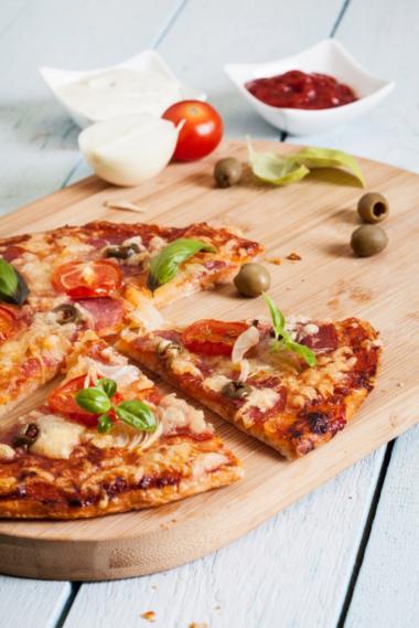 Recept 'pizza met chorizo en paprika'