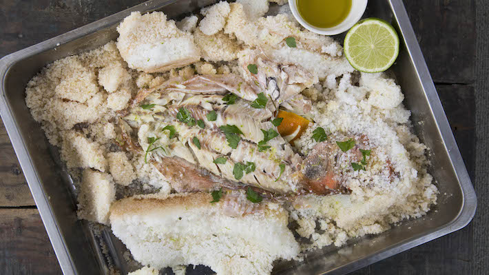 Video koken met bart's fishtales: vis in zoutkorst