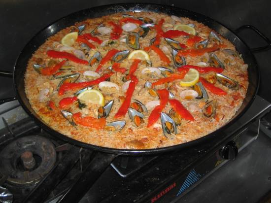 Paella met kip en zeevruchten recept