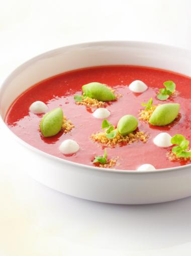 Recept 'soepje van aardbeien met basilicumijs'