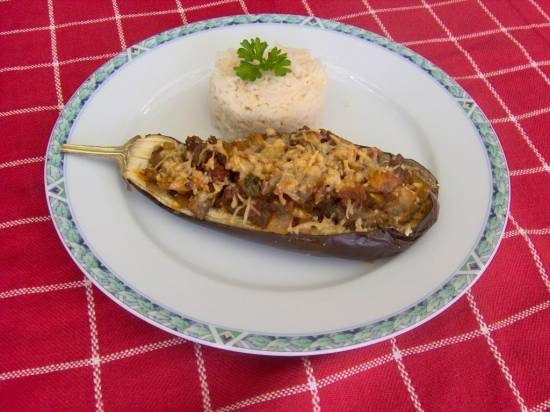 Gevulde aubergines met gehakt, champignons, ui en rijst recept ...