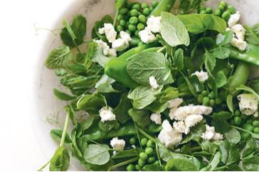 Salade met doperwten en munt recept