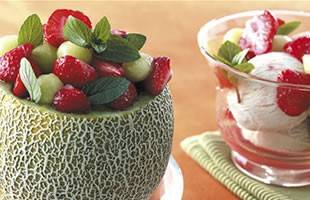 Meloen met aardbeien en ijs recept