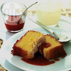 Luchtige cake met frambozensaus recept