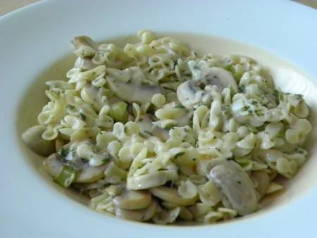 Pasta met knoflooksaus recept