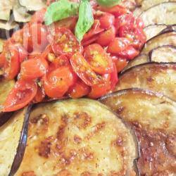 Aubergine met verse tomatensaus (melanzane al funghetto) recept ...
