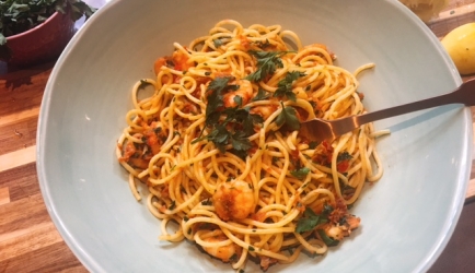 Spaghetti met gamba's&comma; peterselie en zongedroogde ...