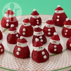 Mini kerstman van aardbeien recept