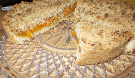 Amarettini-kruimeltaart met abrikozen recept