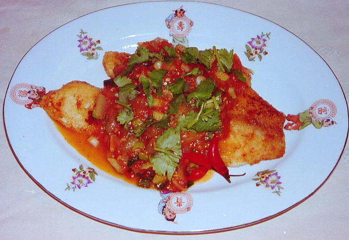 Gebakken vis met pittige tomatensaus uit cambodja recept ...