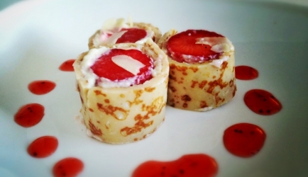 Pannenkoeken sushi met aardbeien! recept