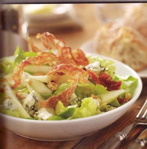 Zomerse geweldige salade met blauwe kaas,peer, en noten ...